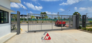 bao-gia-thi-cong-cong-truot-tu-dong