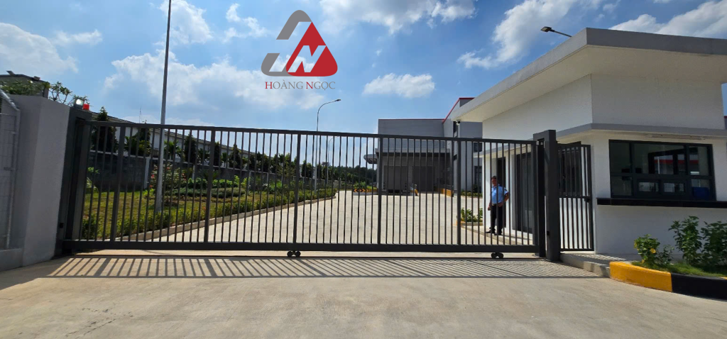 cong-truot-tu-dong-uy-tin-gia-re