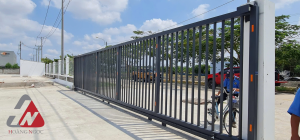 gia-cong-cong-truot-tu-dong-tai-quan-11